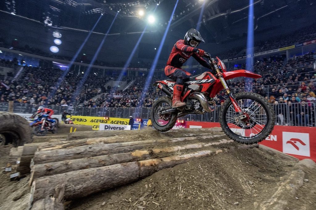 Nowy rozdział w historii SuperEnduro rozpoczęty! Dominik Olszowy na podium w Gliwicach!