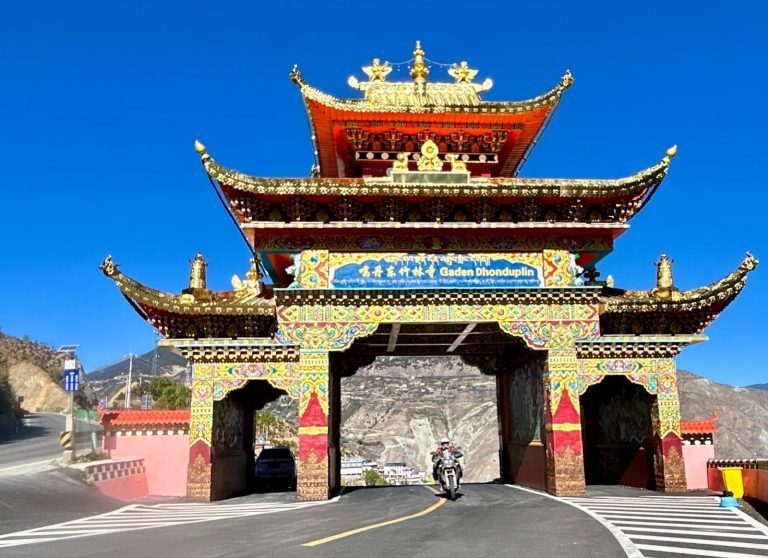 One More ADV: 3000 km w 15 dni przez Chiny. W drodze z Nepalu do Laosu przez Himalaje