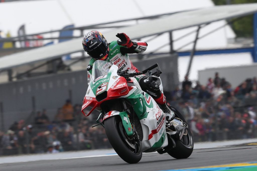 MotoGP: Deszcz, upadki, zmiany motocykli i sensacja – Johann Zarco wygrywa we Francji!