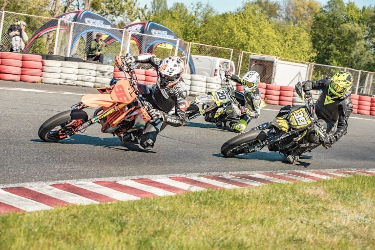 Mistrzostwa Polski i Mazowsza Supermoto 2025 – Bydgoszcz rozgrzała zawodników!