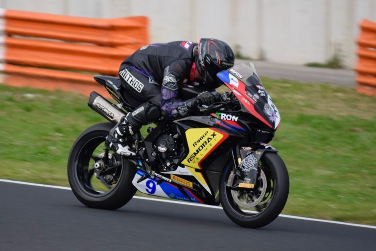 WSBK: Piotr Biesiekirski testuje z zespołem z MŚ World Supersport